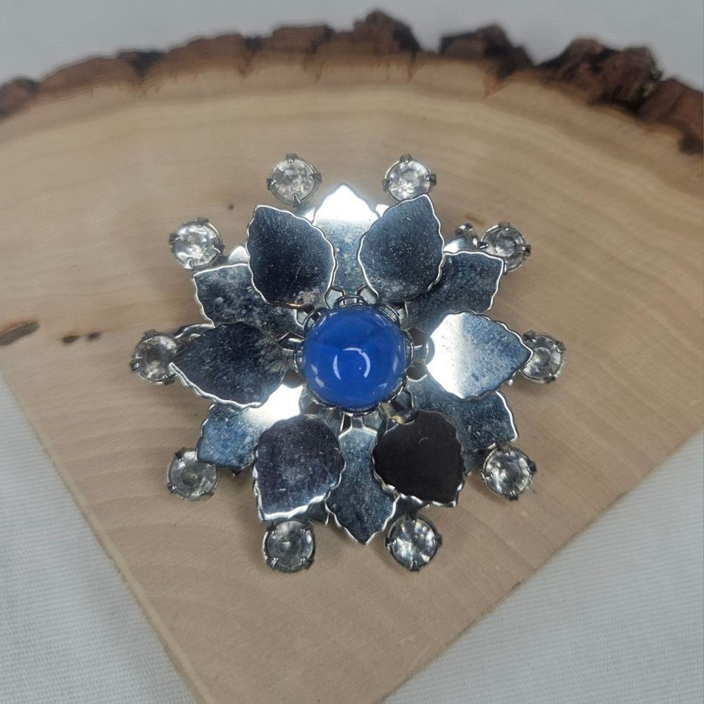 Vintage Glass Star Sapphire and Rhinestone Flower Brooch 1.76" 1950s-1960s EUC